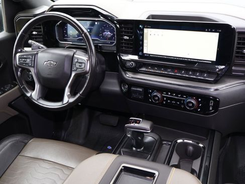 Used 2022 Chevrolet Silverado 1500 ZR2 w/ Technology Package image 12