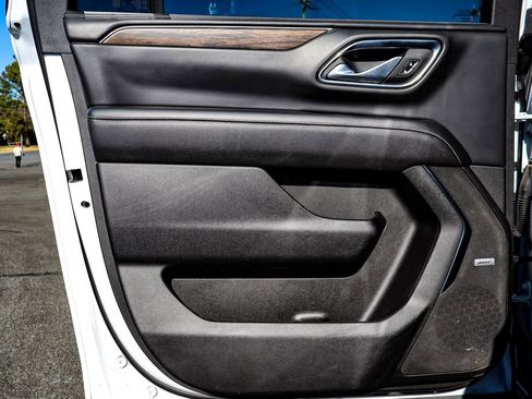 Used 2023 Chevrolet Suburban Premier image 41