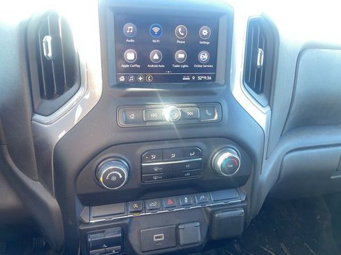 Used 2020 Chevrolet Silverado 1500 Custom w/ Custom Value Package image 6