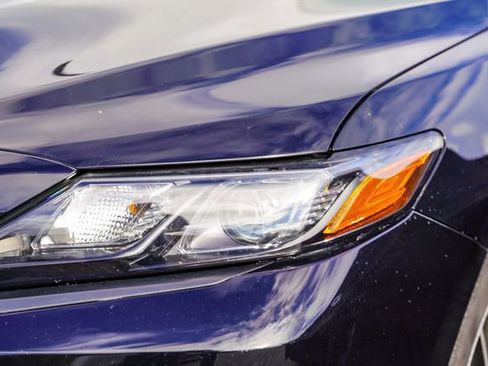 Used 2023 Toyota Camry SE image 7