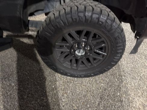 Certified 2022 Ford F250 Lariat w/ Black Appearance Package image 23