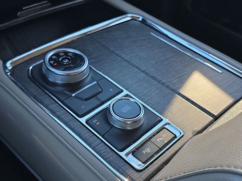 Used 2021 Ford Expedition Limited image 20