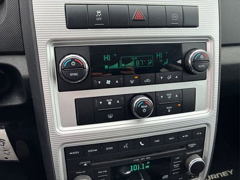 Used 2010 Dodge Journey SXT w/ Flexible Seating Group image 25