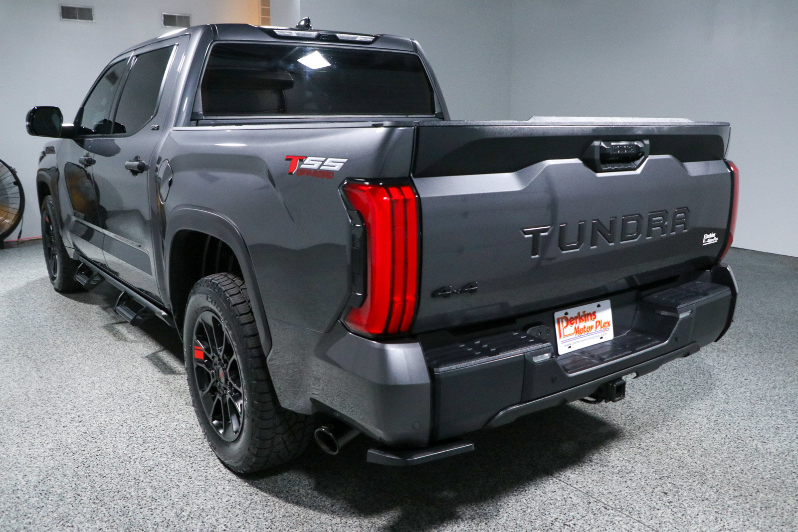 Used 2023 Toyota Tundra SR5 w/ SR5 Convenience Package AWD/4WD image 9