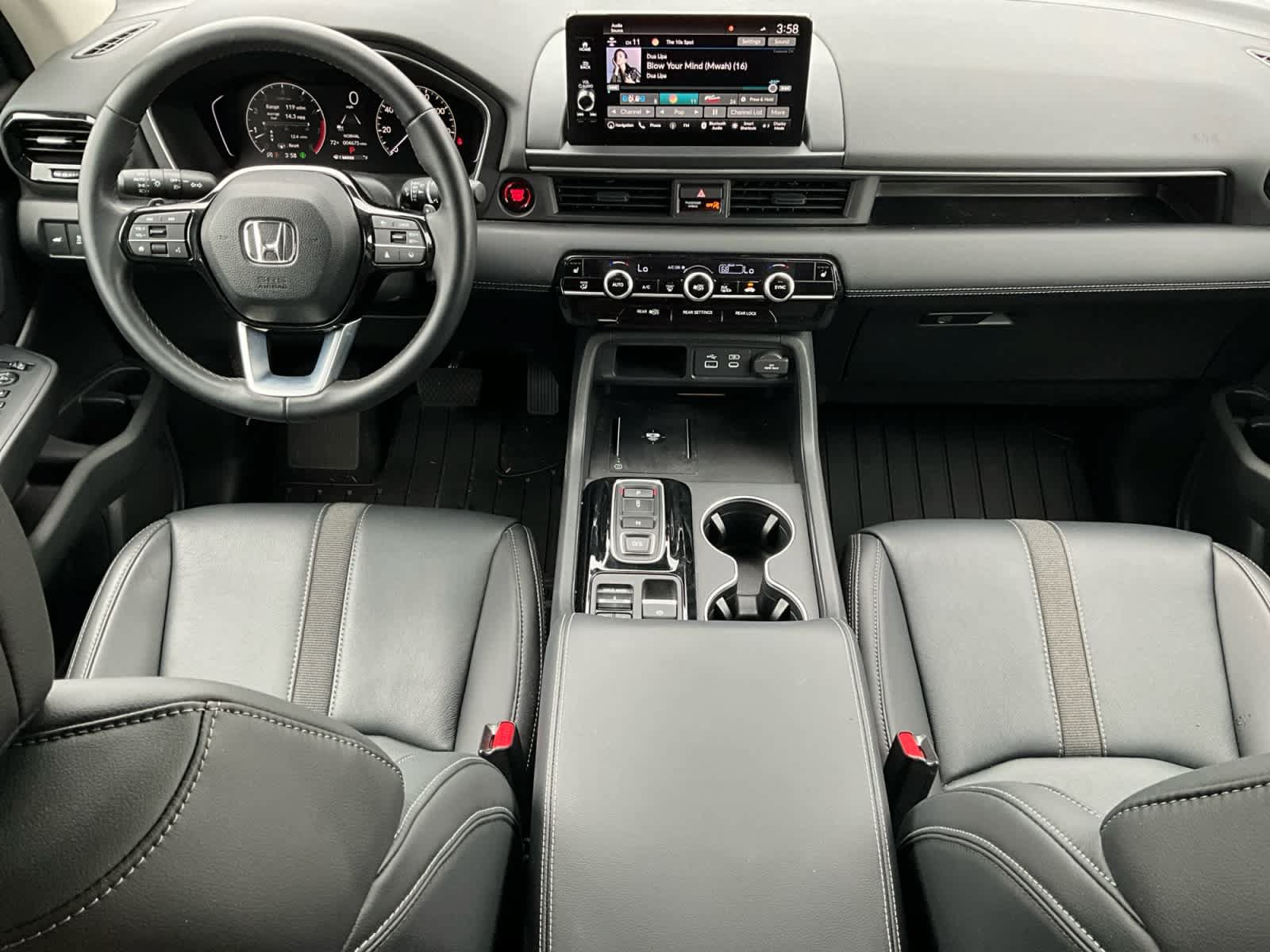 Used 2025 Honda Pilot Touring image 10