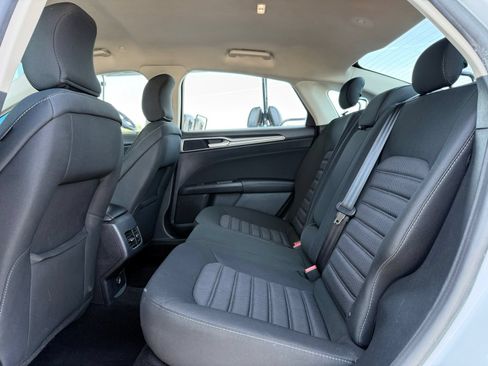 Used 2019 Ford Fusion SE FWD image 13