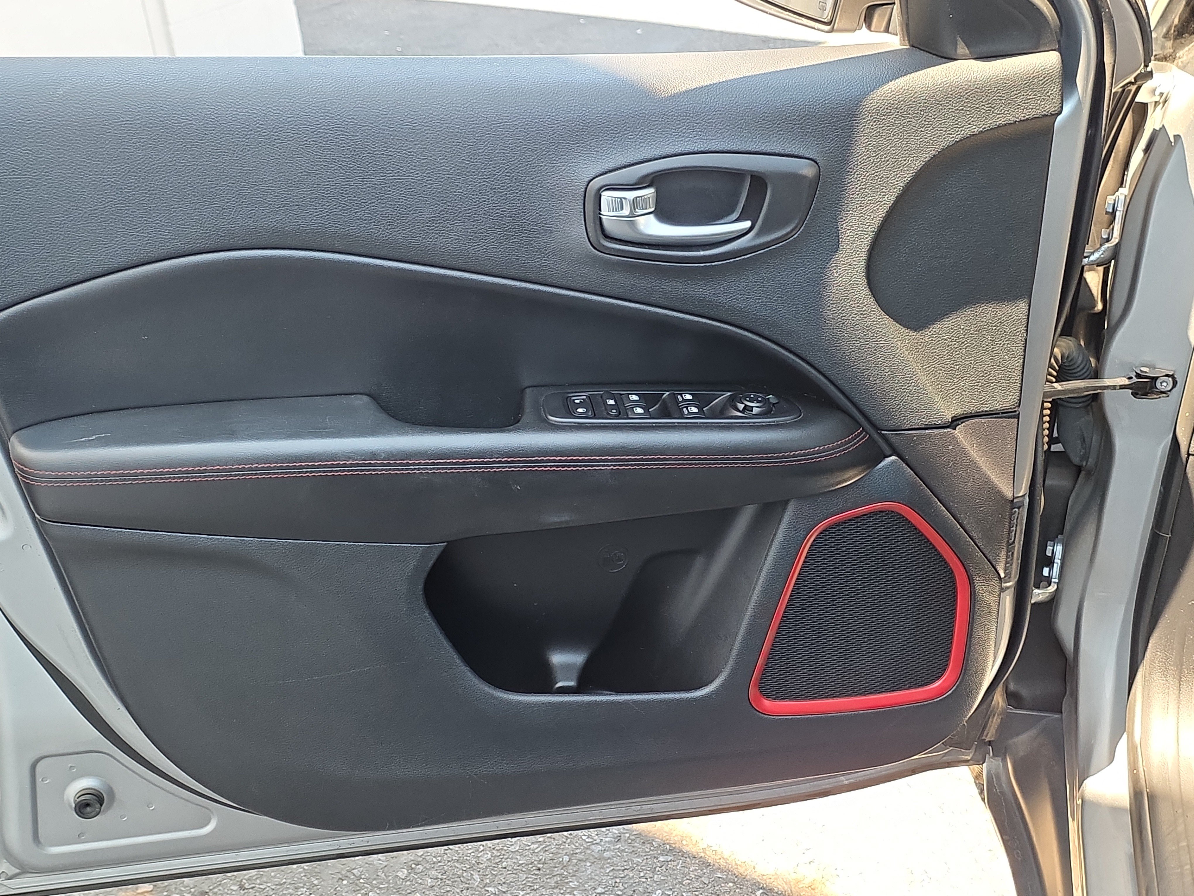 Used 2019 Jeep Compass Trailhawk AWD/4WD image 10
