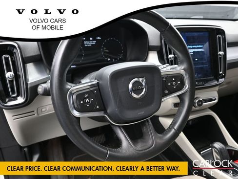 Used 2019 Volvo XC40 T4 Momentum image 14