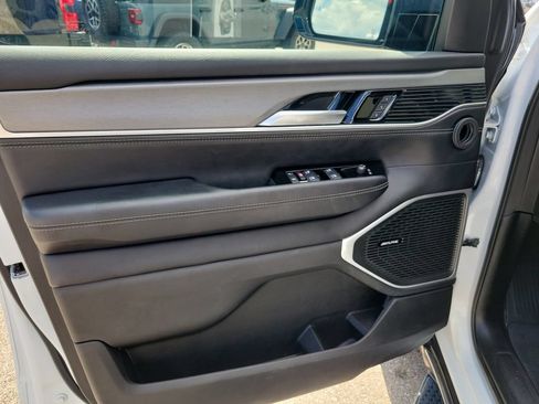 Used 2025 Jeep Wagoneer 2WD w/ Premium Group I image 18