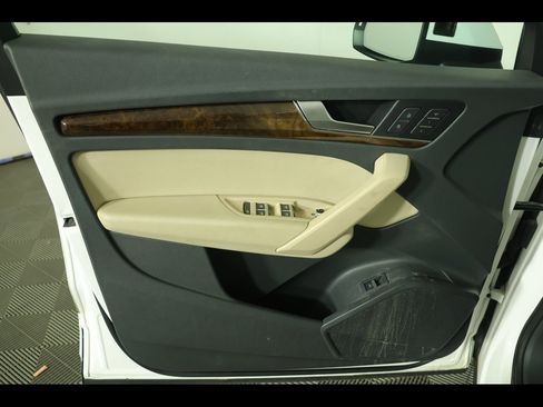 Used 2018 Audi Q5 2.0T Premium Plus w/ Premium Plus Package image 17