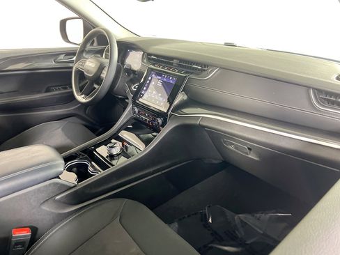 Used 2023 Jeep Grand Cherokee Laredo image 26