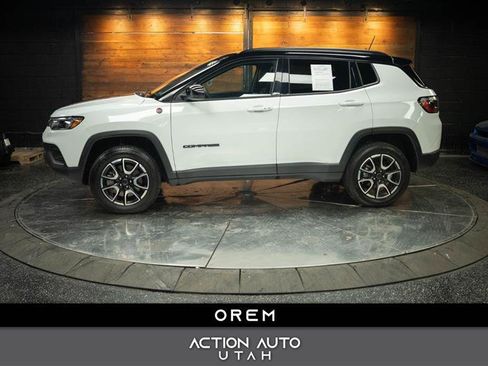 Used 2025 Jeep Compass Trailhawk AWD/4WD image 1
