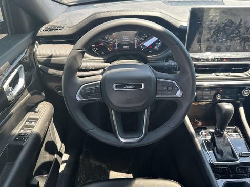 Used 2023 Jeep Compass Latitude AWD/4WD image 14