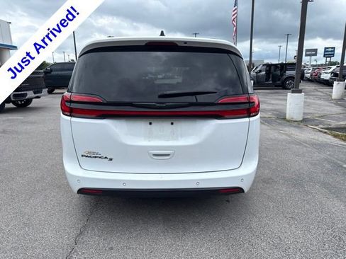 Used 2024 Chrysler Pacifica Touring-L w/ S Appearance Package FWD image 4