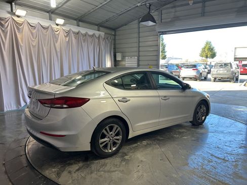 Used 2017 Hyundai Elantra SE image 8