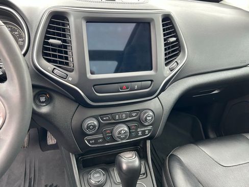 Used 2022 Jeep Cherokee Latitude Lux w/ Sun & Sound Group AWD/4WD image 18