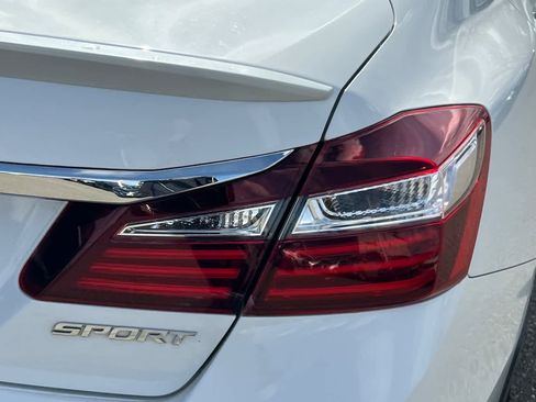 Used 2016 Honda Accord Sport image 17