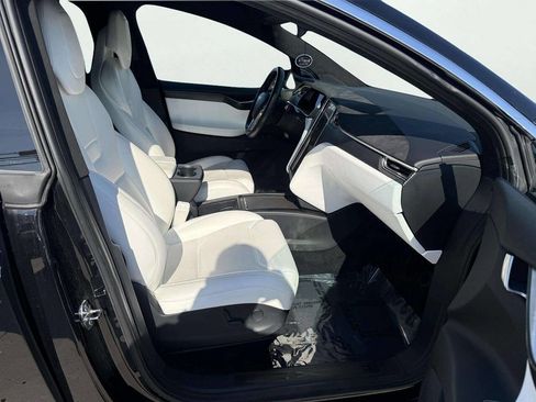 Used 2017 Tesla Model X 75D AWD/4WD image 14