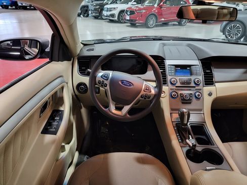 Used 2018 Ford Taurus SE image 16