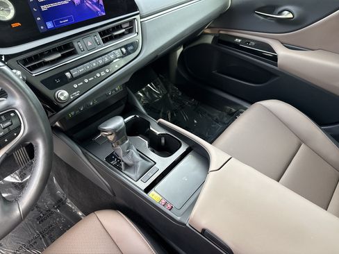 Used 2024 Lexus ES 350 w/ Premium Package FWD image 26