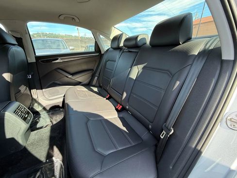 Used 2018 Volkswagen Passat 2.0T SE w/ SE Lighting Package image 23