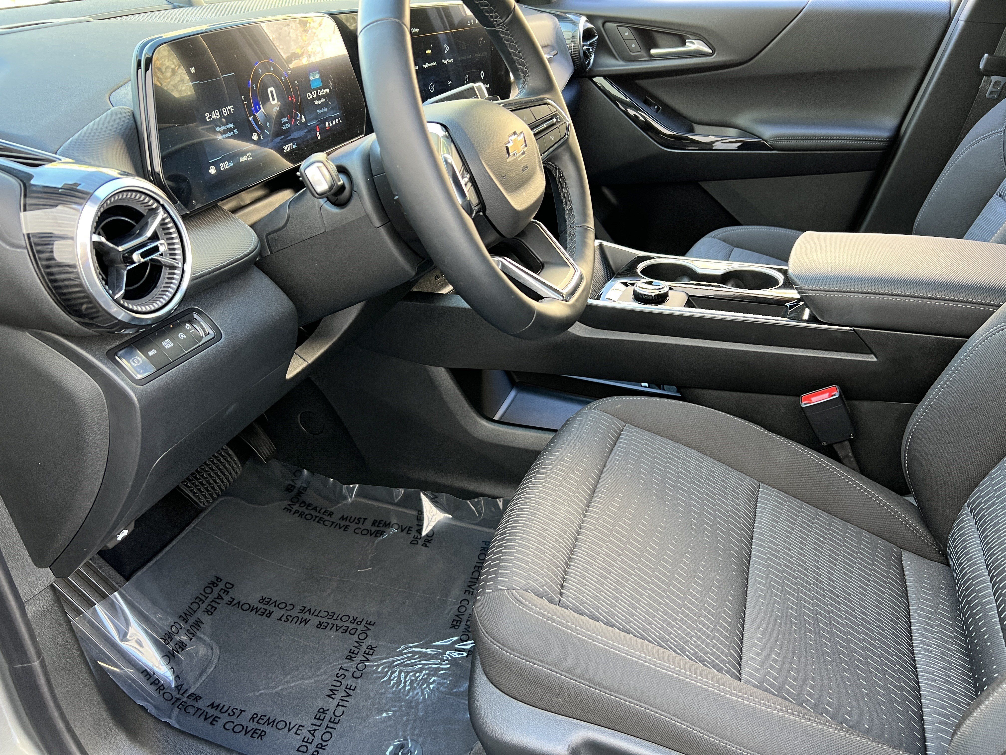 Used 2026 Chevrolet Equinox LT w/ Safety and Technology Package AWD/4WD image 14