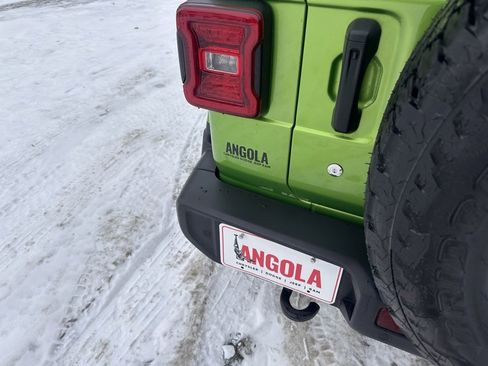 Used 2018 Jeep Wrangler Unlimited Sahara image 5