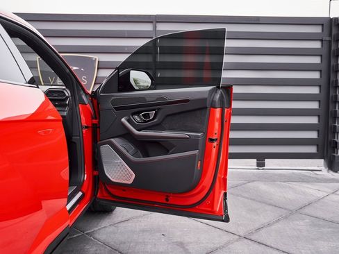 Used 2021 Lamborghini Urus image 23