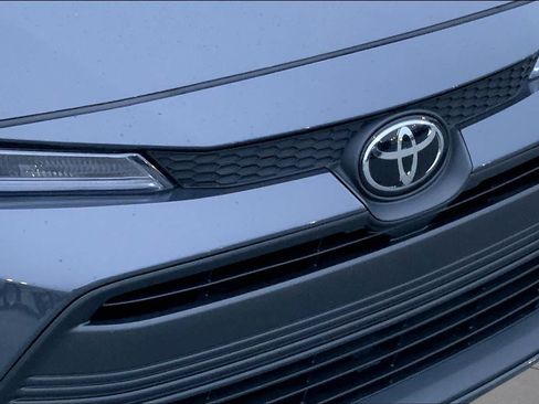 Used 2025 Toyota Corolla LE FWD image 29