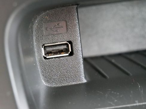 Used 2017 Ford Focus Titanium FWD image 30