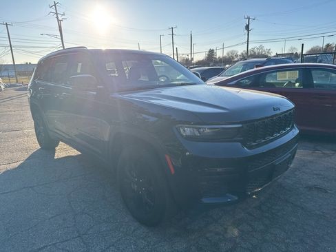 Used 2024 Jeep Grand Cherokee L Limited w/ Luxury Tech Group II image 2