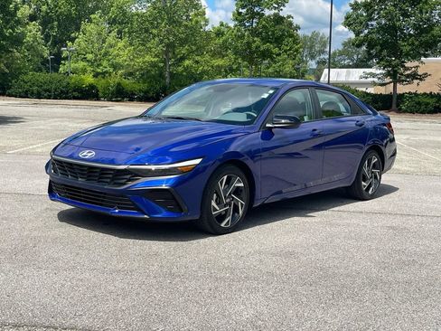 Certified 2025 Hyundai Elantra Sport w/ Cargo Package FWD image 3