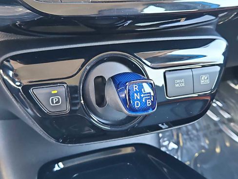 Used 2022 Toyota Prius XLE image 31