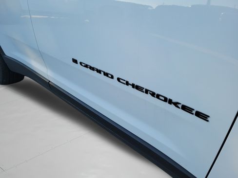 Certified 2023 Jeep Grand Cherokee L Laredo AWD/4WD image 32