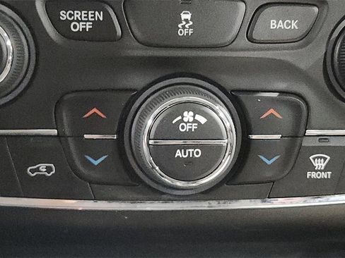 Used 2017 Jeep Cherokee Limited w/ Luxury Group image 22