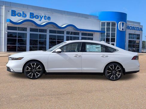 New 2026 Honda Accord Touring image 2