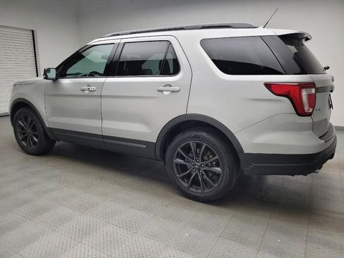 Used 2018 Ford Explorer XLT w/ Equipment Group 202A AWD/4WD image 3