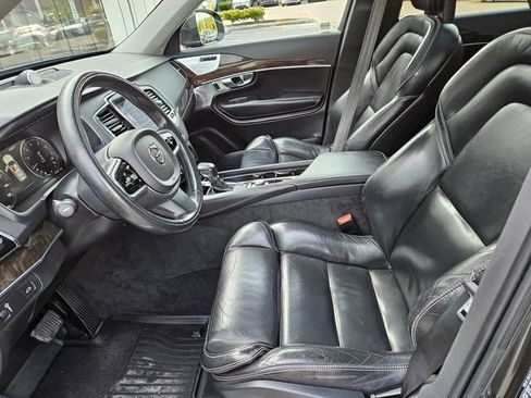 Used 2018 Volvo XC90 T6 Momentum w/ Convenience Package AWD/4WD image 17