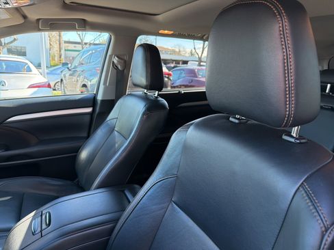 Used 2017 Toyota Highlander XLE image 7