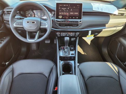 New 2026 Jeep Compass Latitude image 18