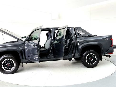 Used 2024 Toyota Tacoma TRD Off-Road w/ TRD Off Road Upgrade Package AWD/4WD image 10