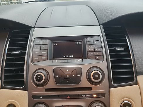 Used 2015 Ford Taurus SE image 15