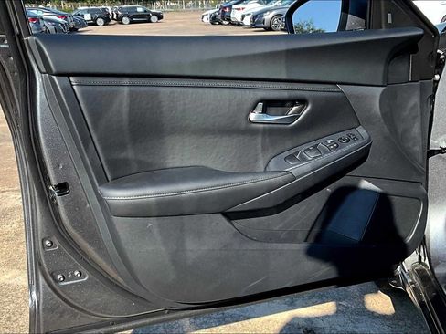 Used 2025 Nissan Sentra SV w/ All-Weather Package FWD image 16