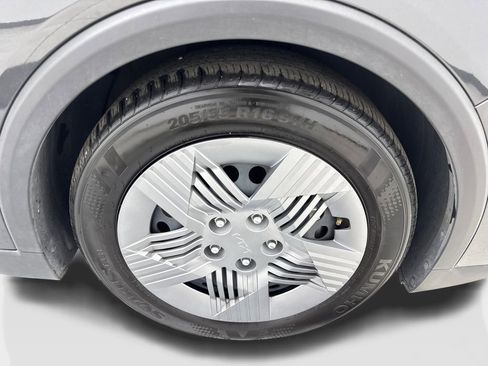 Used 2025 Kia K4 LX image 81