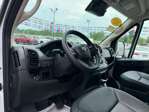 Used 2025 RAM ProMaster 2500 w/ Convenience Group FWD image 14