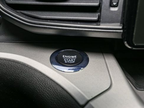 Used 2022 Ford Explorer XLT image 29