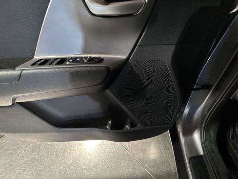 Certified 2022 Kia Niro LX image 21