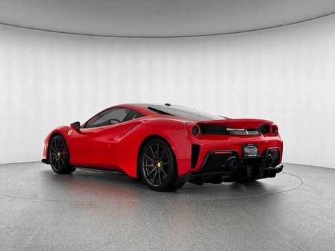 Used 2019 Ferrari 488 Pista Coupe RWD image 3