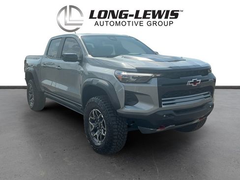 Used 2025 Chevrolet Colorado ZR2 w/ Technology Package AWD/4WD image 10