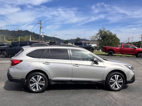 Used 2019 Subaru Outback 2.5i Limited w/ Popular Package #2 AWD/4WD image 9